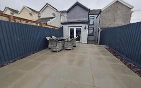 Stylish & Comfortable 4 Bedroom Home With Patio & Secure Bike Storage
